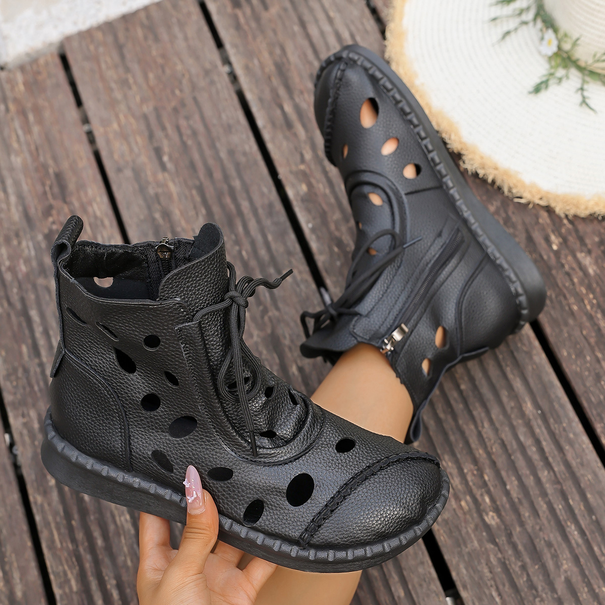 Crossfit Outfit - Vintage Breathable Hollowed Out Ankle Boots